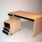 Schreibtisch mit Rollcontainer aus Ahorn Massivholz